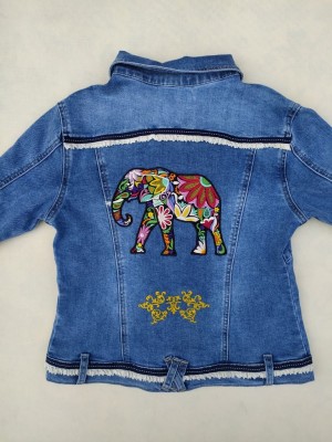 Cazadora chaqueta vaquera bordado elefante boho chic