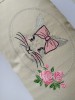 Funda de cojin bordado conejita topos rosa