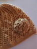 Gorro crochet mostaza flor