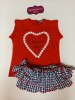 Conjunto camiseta corazon rojo braga falda vichy azul Mon petit bonbon