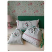 Conjunto cojín + 2 bolsas conejita verde agua personalizable